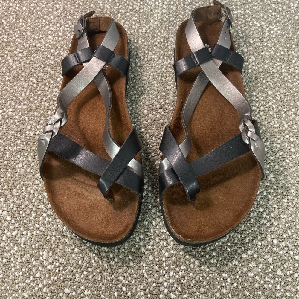 Cliffs By White Mountains Womens Metallic Silver /Black Strappy Comfort Sandals